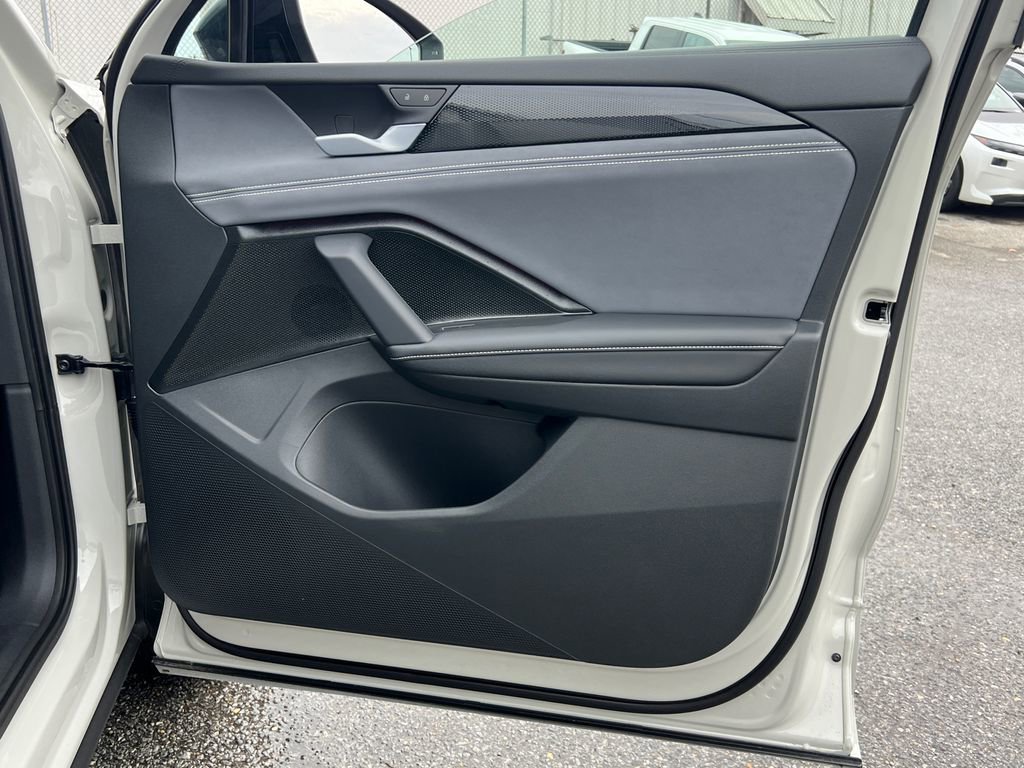 New 2026 Volkswagen Tiguan SE R-Line image 9