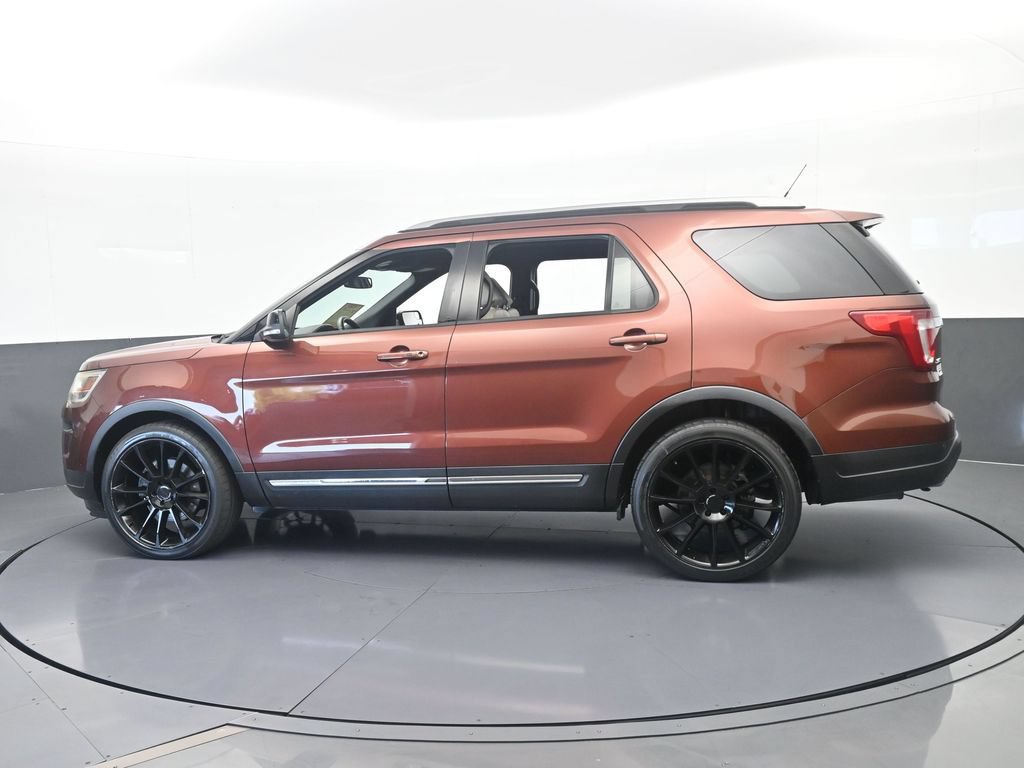 Used 2018 Ford Explorer XLT w/ Equipment Group 202A FWD image 3