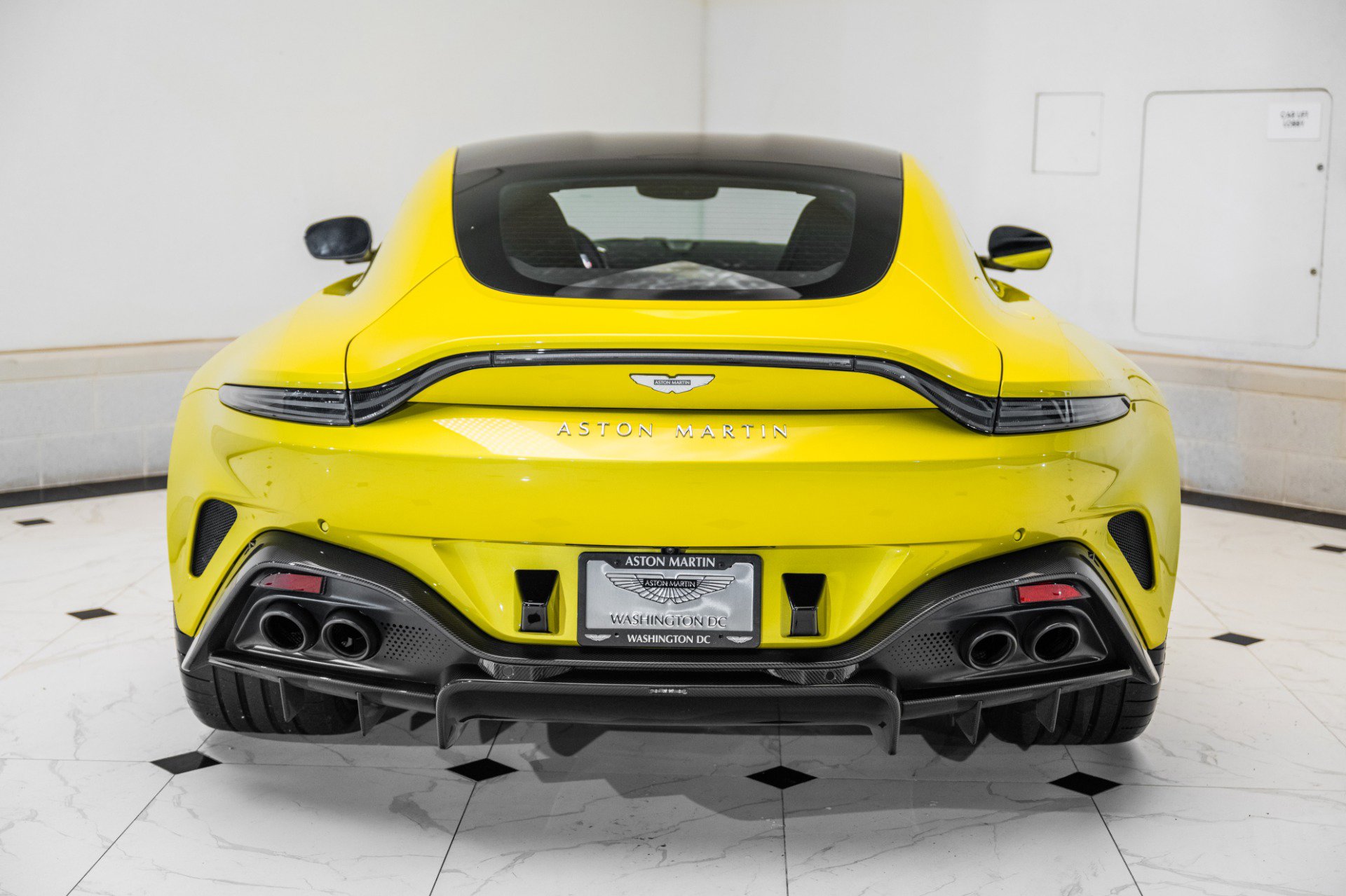 Used 2025 Aston Martin V8 Vantage Coupe image 44