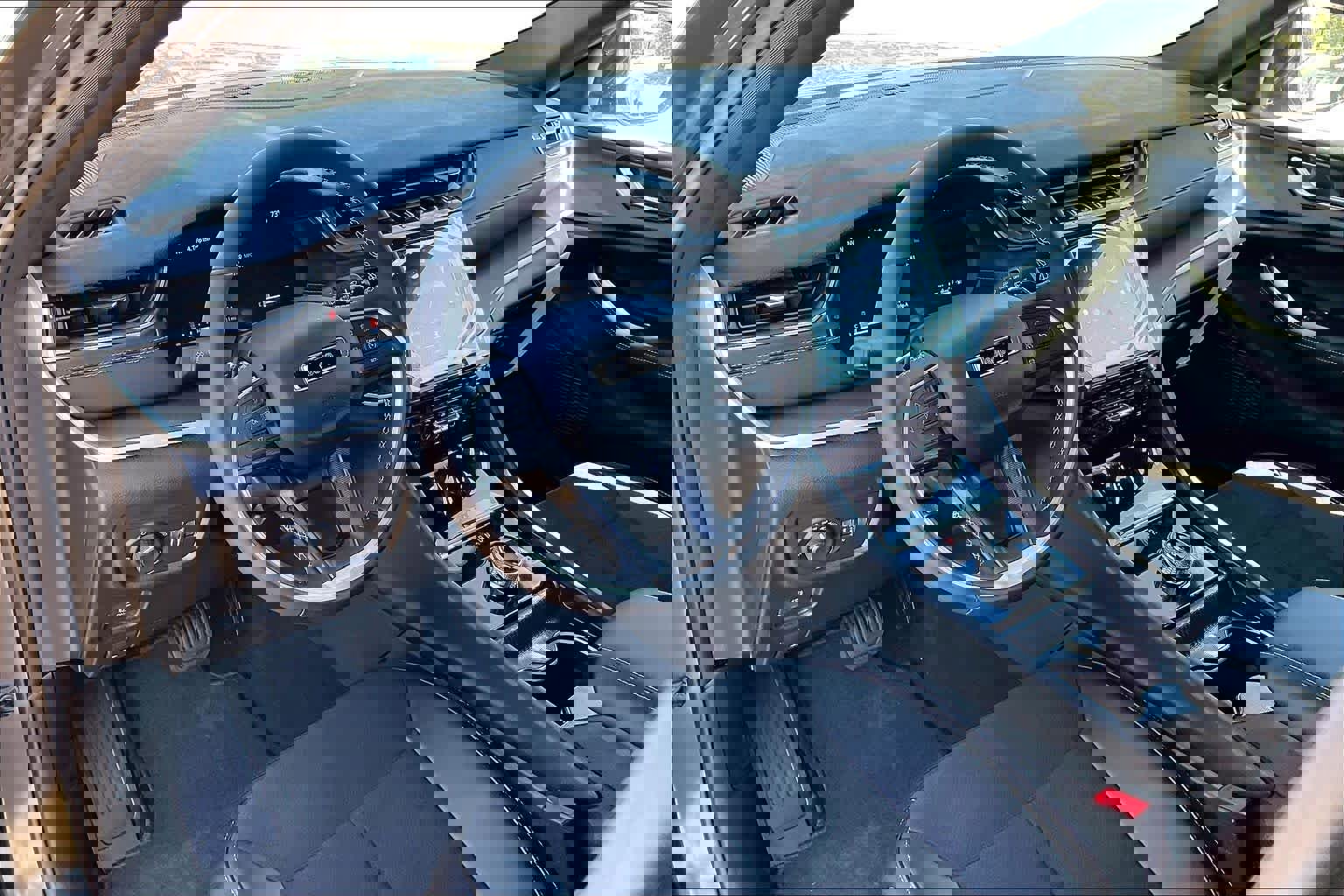 New 2025 Jeep Grand Cherokee Laredo image 8