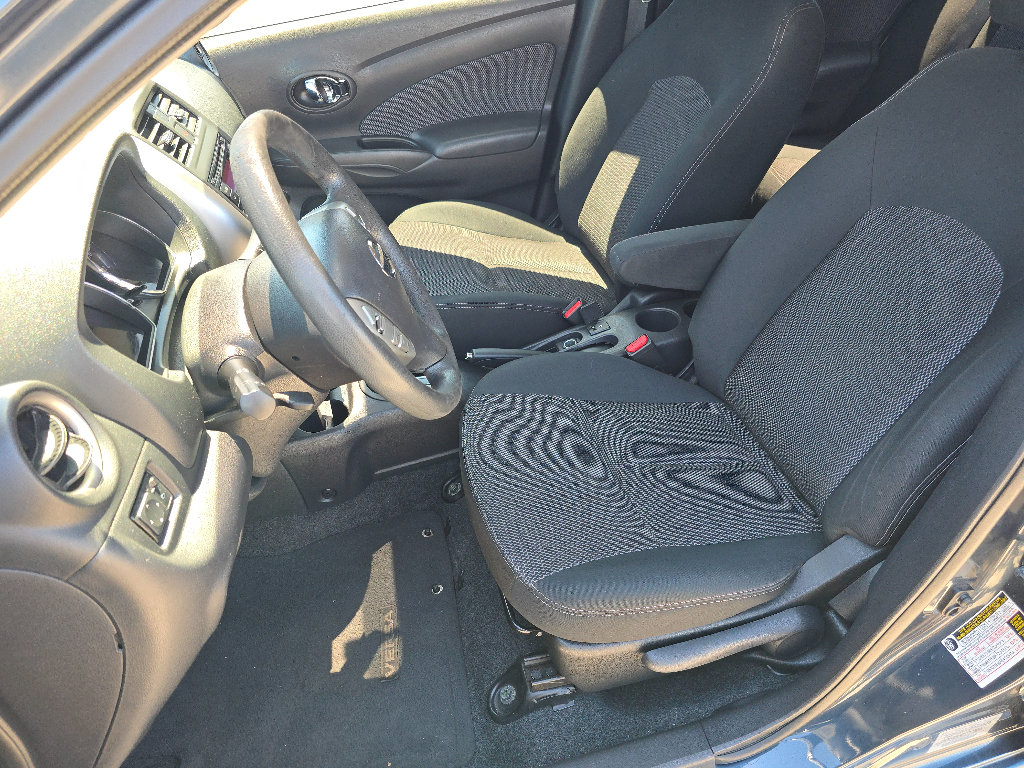 Used 2015 Nissan Versa SV FWD image 18