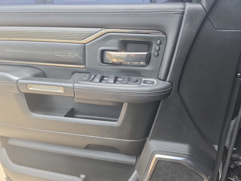 Used 2020 RAM 2500 Limited w/ Black Appearance Package AWD/4WD image 27