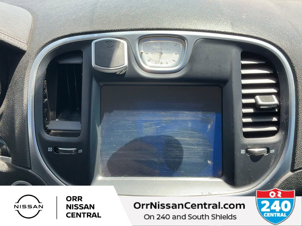 Used 2017 Chrysler 300 C RWD image 23