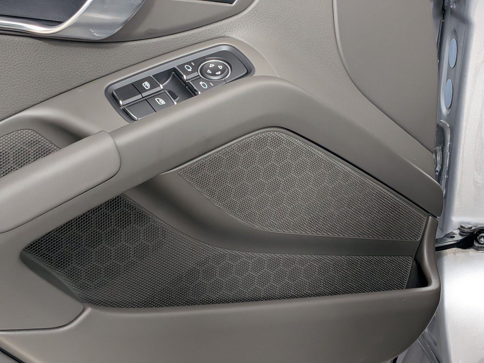 Certified 2025 Porsche 718 Cayman RWD image 13