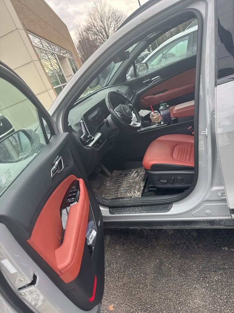 Used 2025 Kia Sportage SX image 5
