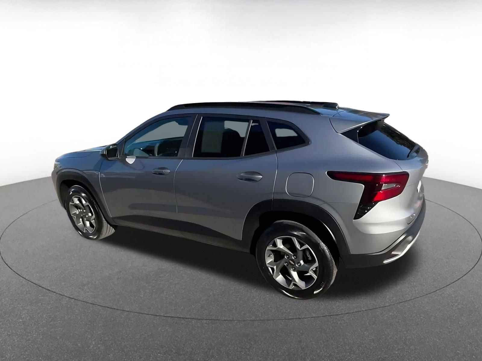 Used 2025 Chevrolet Trax LT image 10