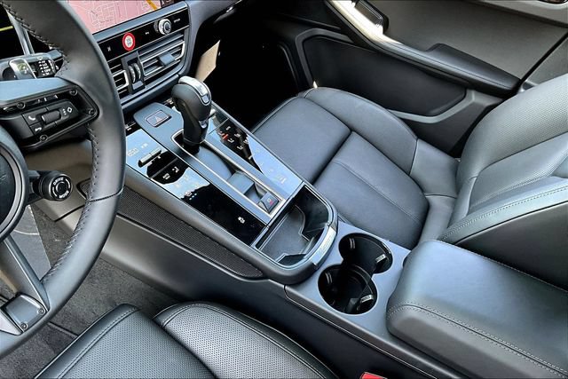 Used 2026 Porsche Macan AWD/4WD image 18