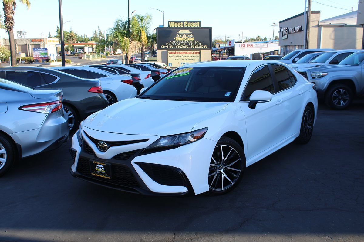 Used 2022 Toyota Camry SE w/ Convenience Package FWD image 35