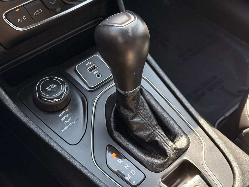 Used 2019 Jeep Cherokee Latitude Plus w/ Comfort/Convenience Group image 33