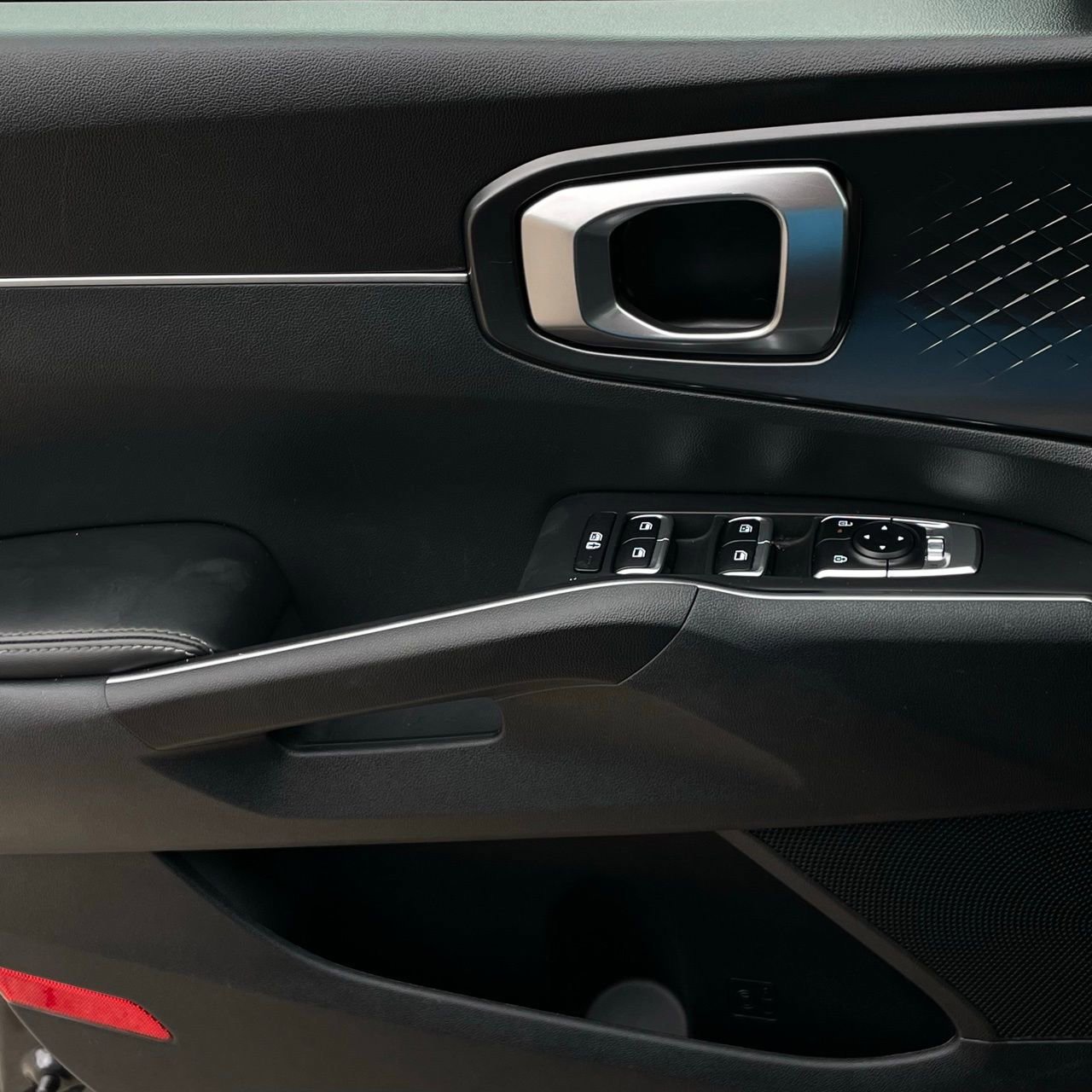 Used 2025 Kia Sorento LX image 20