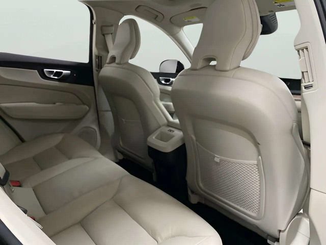 Used 2022 Volvo XC60 B5 Momentum w/ Climate Package AWD/4WD image 22