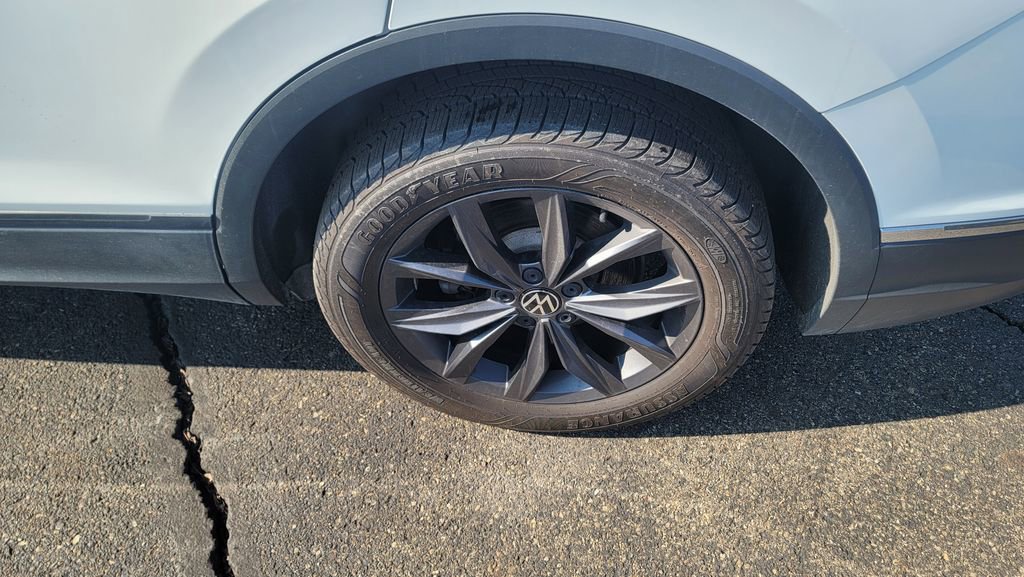 Used 2022 Volkswagen Tiguan SE image 8