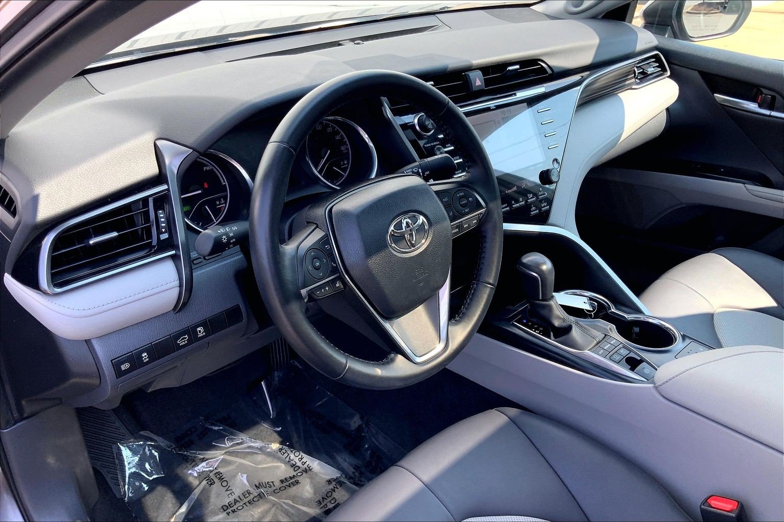 Used 2020 Toyota Camry XLE w/ Sunroof Package FWD image 18