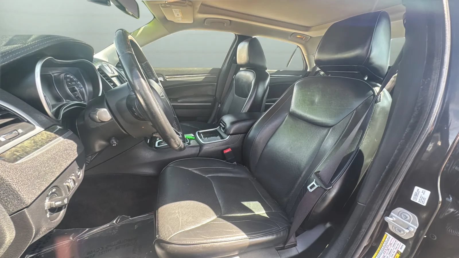 Used 2016 Chrysler 300 C RWD image 22