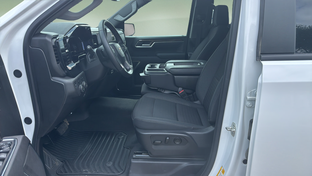 Used 2025 Chevrolet Silverado 1500 LT w/ Safety Package AWD/4WD image 12