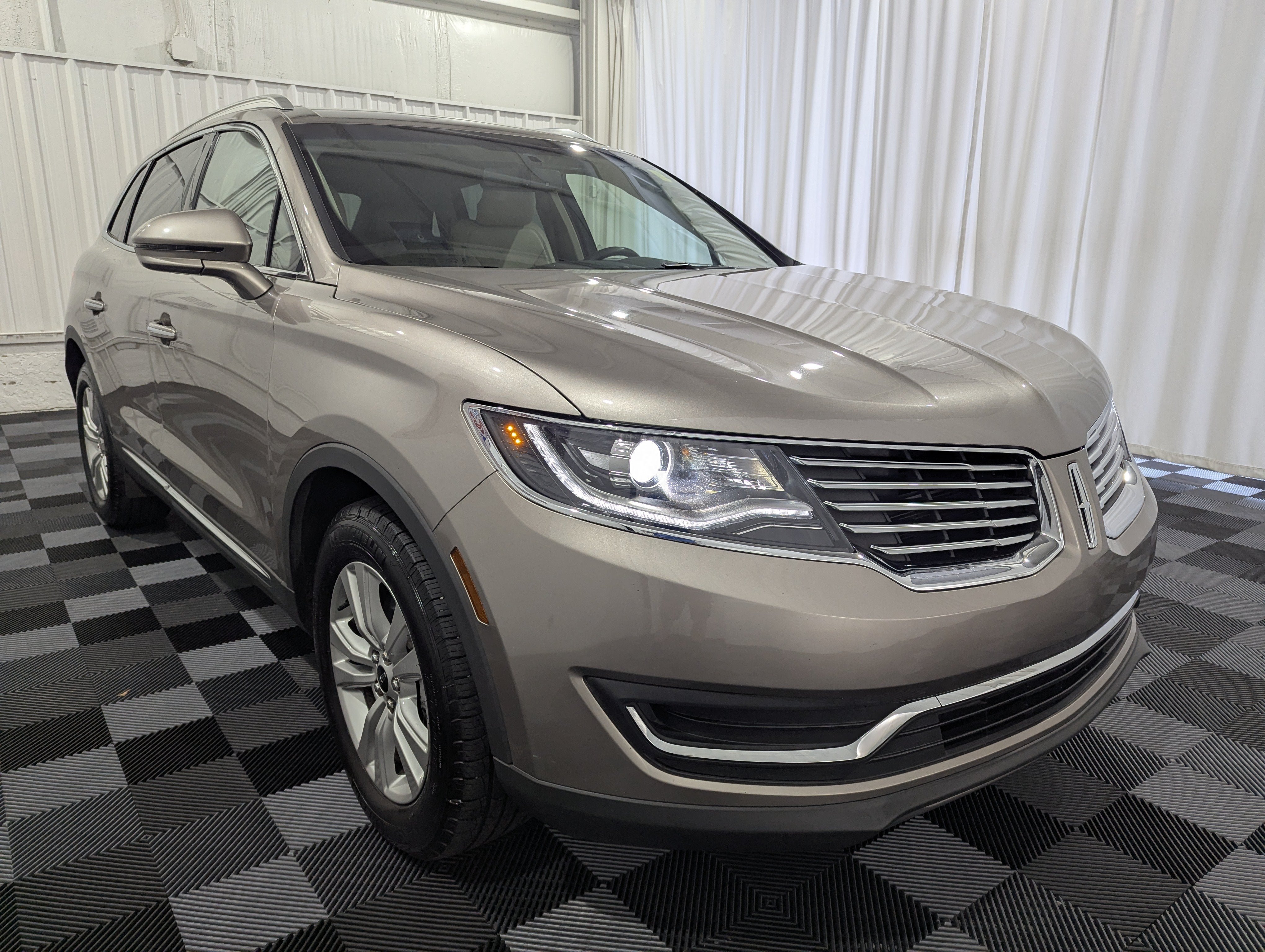 Used 2018 Lincoln MKX Premiere AWD/4WD image 4