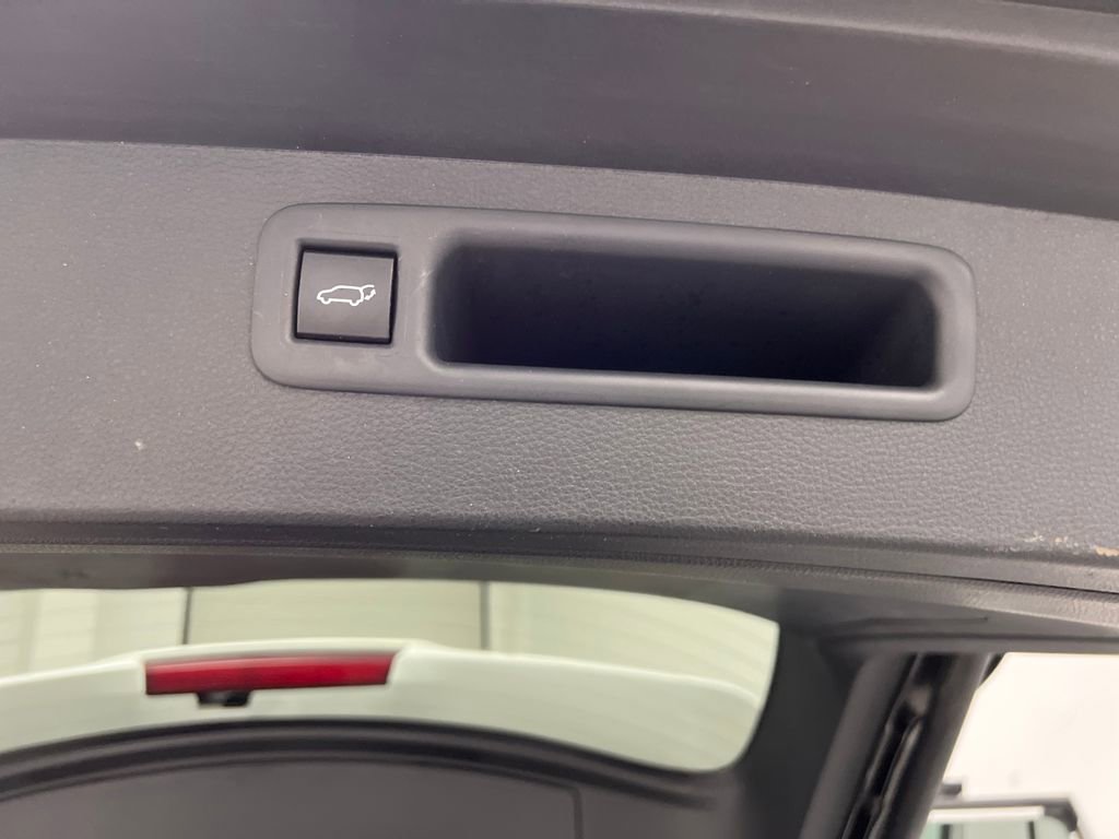 Used 2023 Toyota Highlander LE image 28