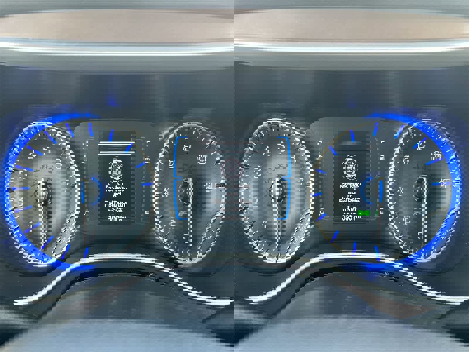 Used 2019 Chrysler Pacifica Touring-L image 34