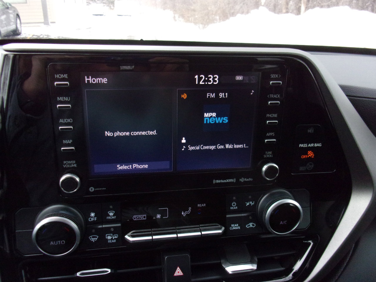 Used 2020 Toyota Highlander LE image 20