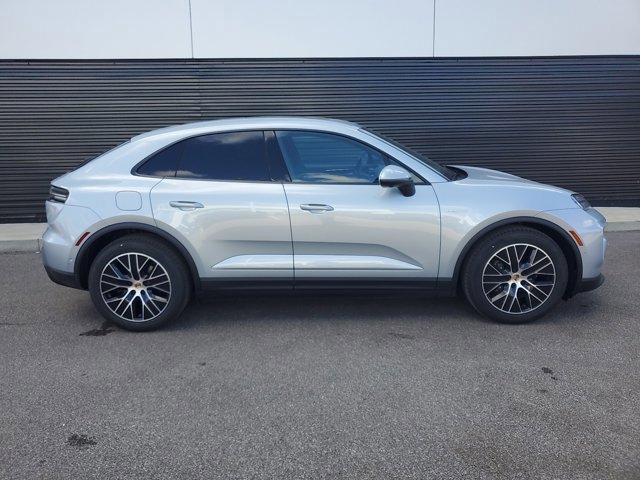 Used 2025 Porsche Macan Electric image 8