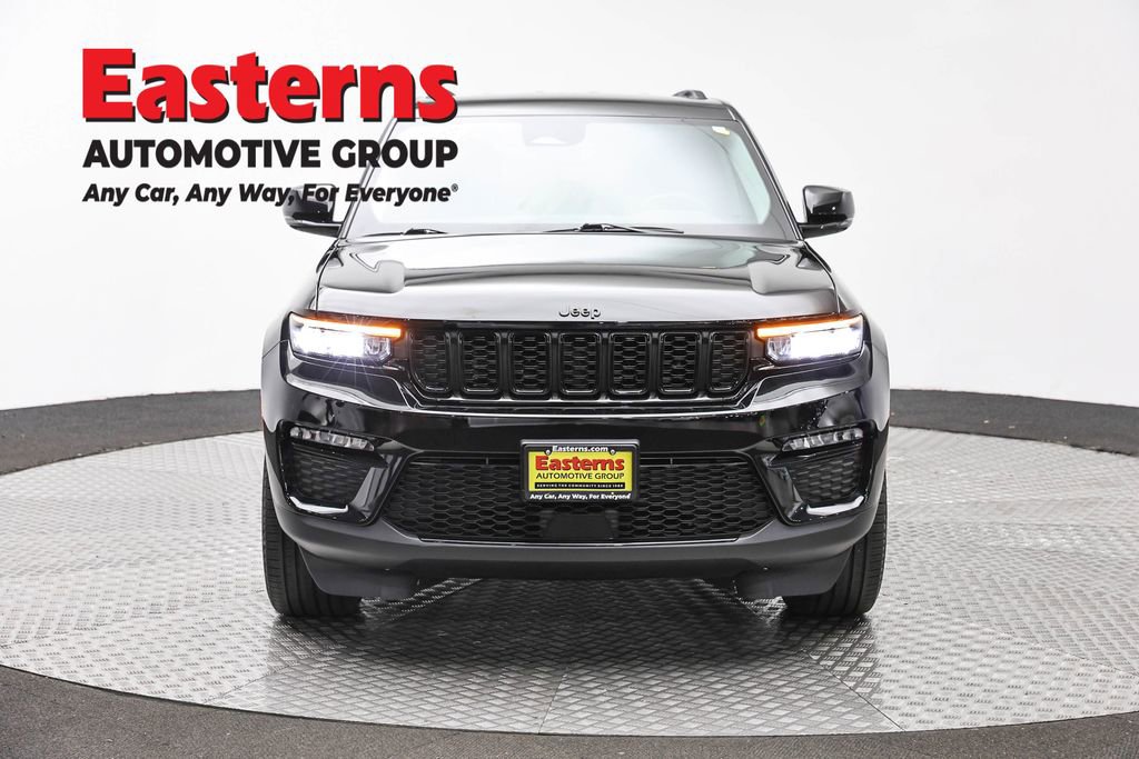 Used 2023 Jeep Grand Cherokee Limited w/ Black Appearance Package AWD/4WD image 2