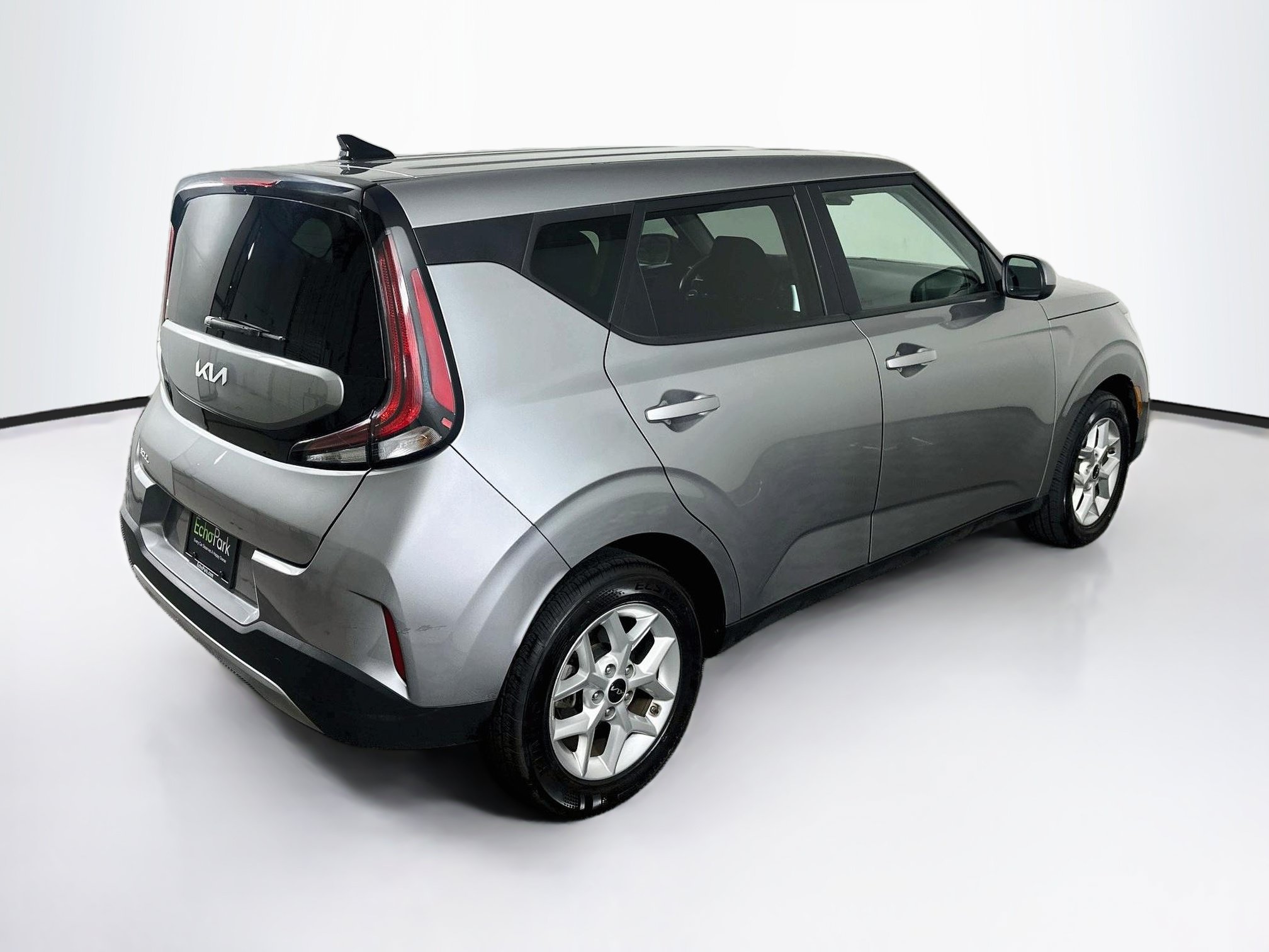 Used 2025 Kia Soul LX w/ LX Technology Package FWD image 9