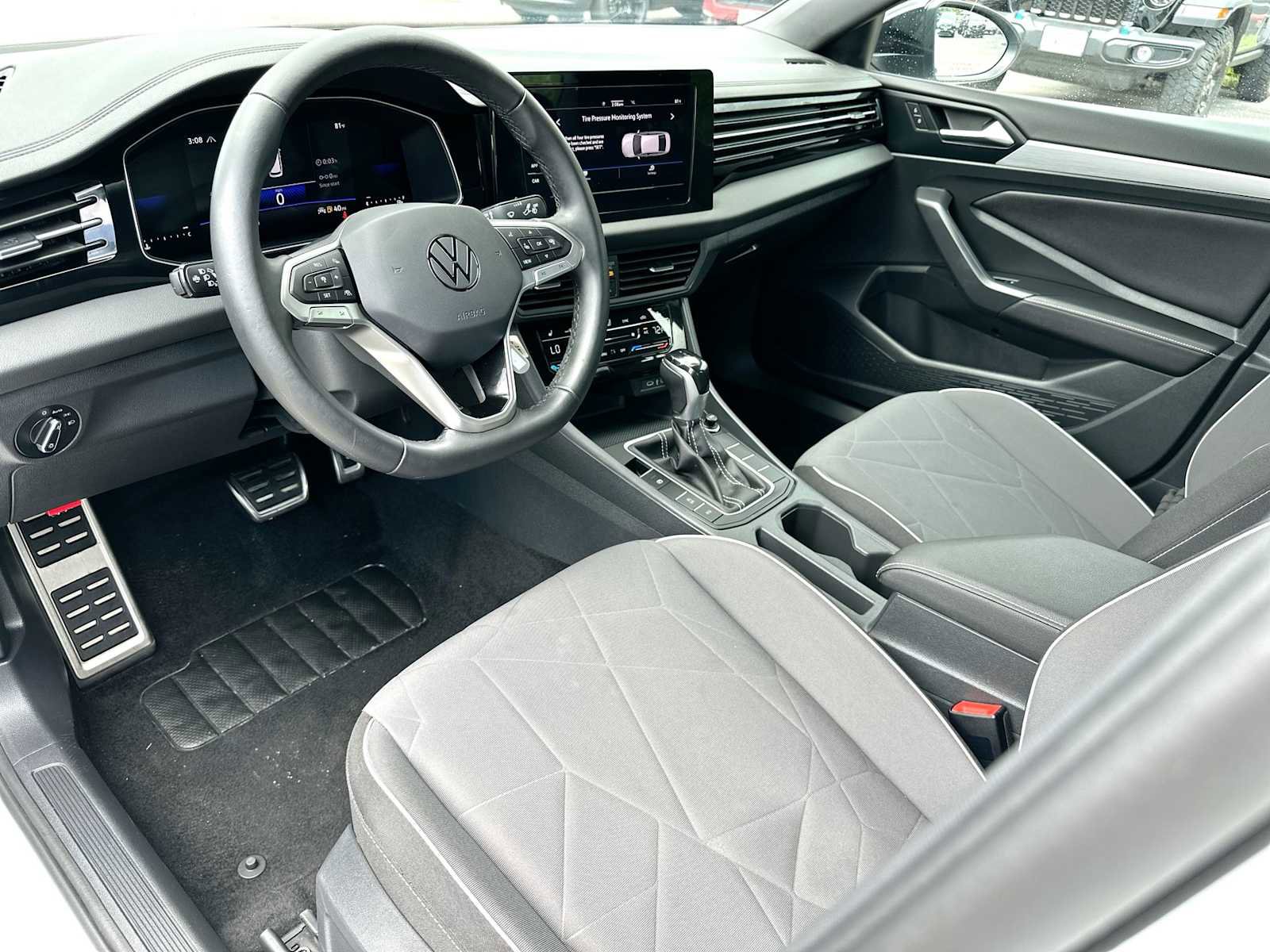 Used 2025 Volkswagen Jetta Sport image 18