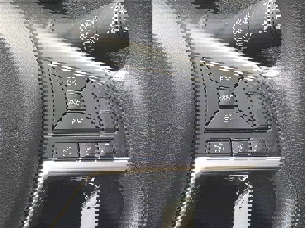 Used 2020 Nissan Rogue Sport S image 19