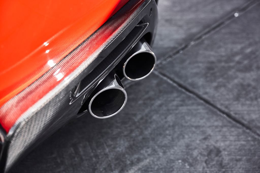 Used 2024 Ferrari Roma Spider RWD image 17
