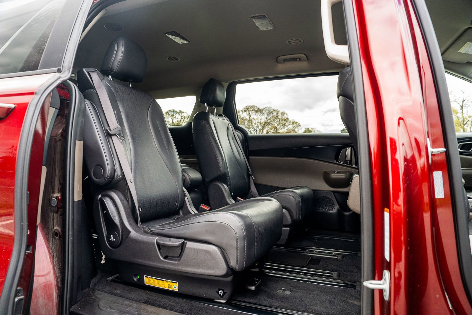 Used 2025 Kia Carnival image 13