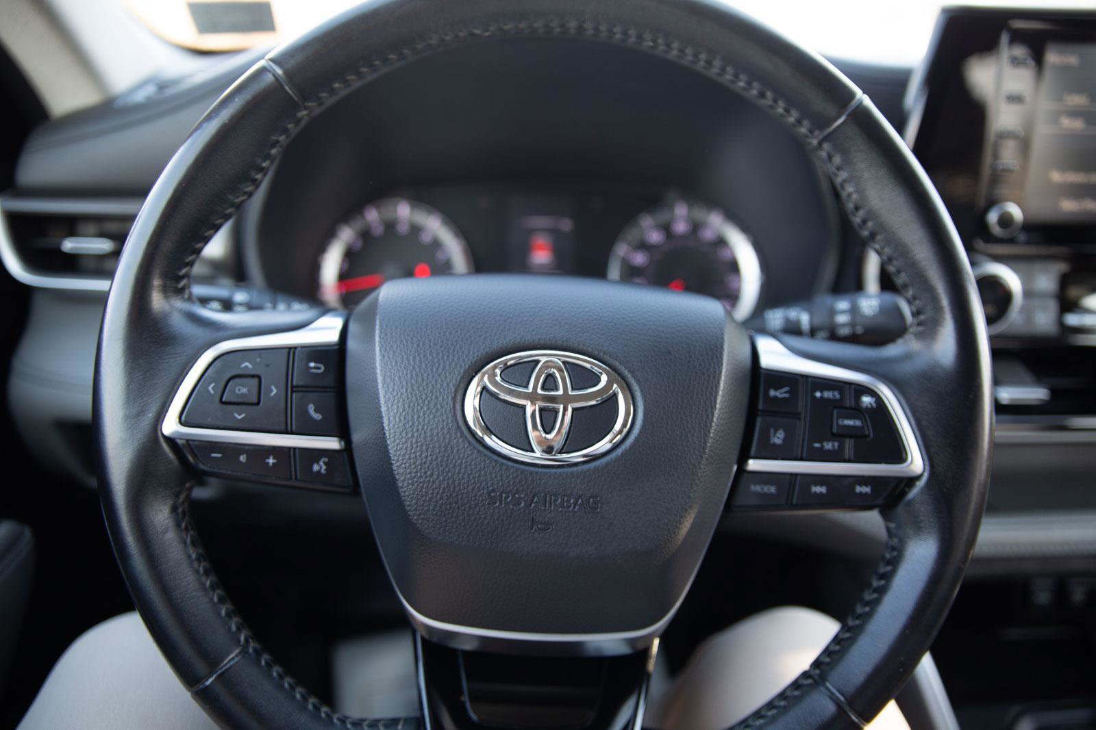 Used 2020 Toyota Highlander LE image 11