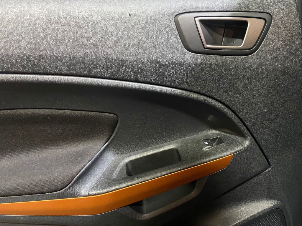 Used 2021 Ford EcoSport SE w/ SE Convenience Package image 18