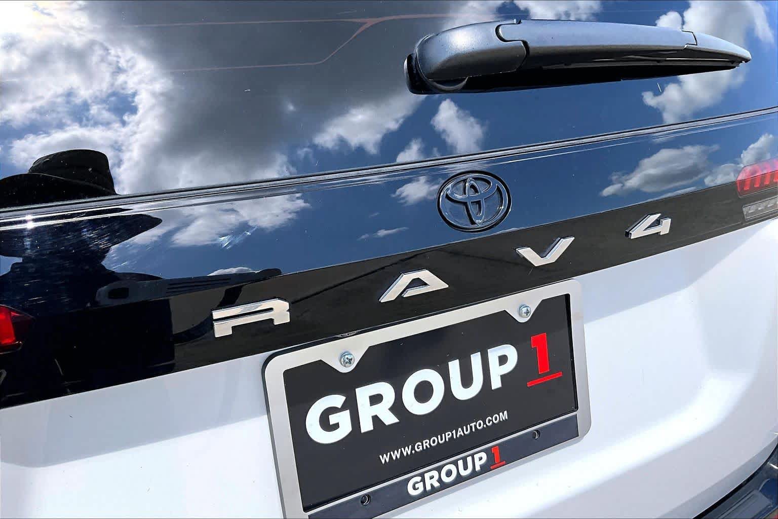 Used 2026 Toyota RAV4 SE FWD image 31