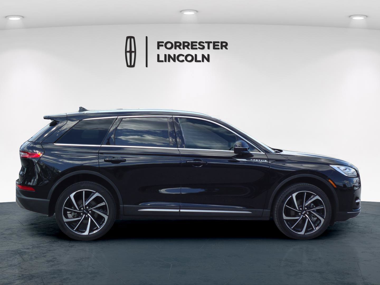 Certified 2023 Lincoln Corsair Reserve w/ Equipment Group 201A AWD/4WD image 2