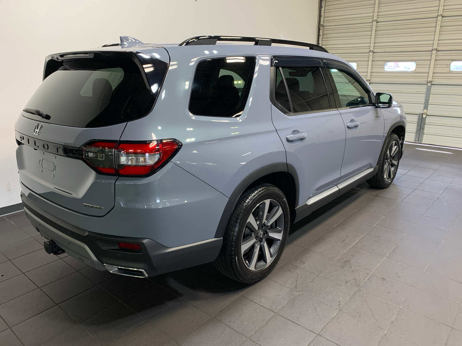 Used 2025 Honda Pilot Touring image 3