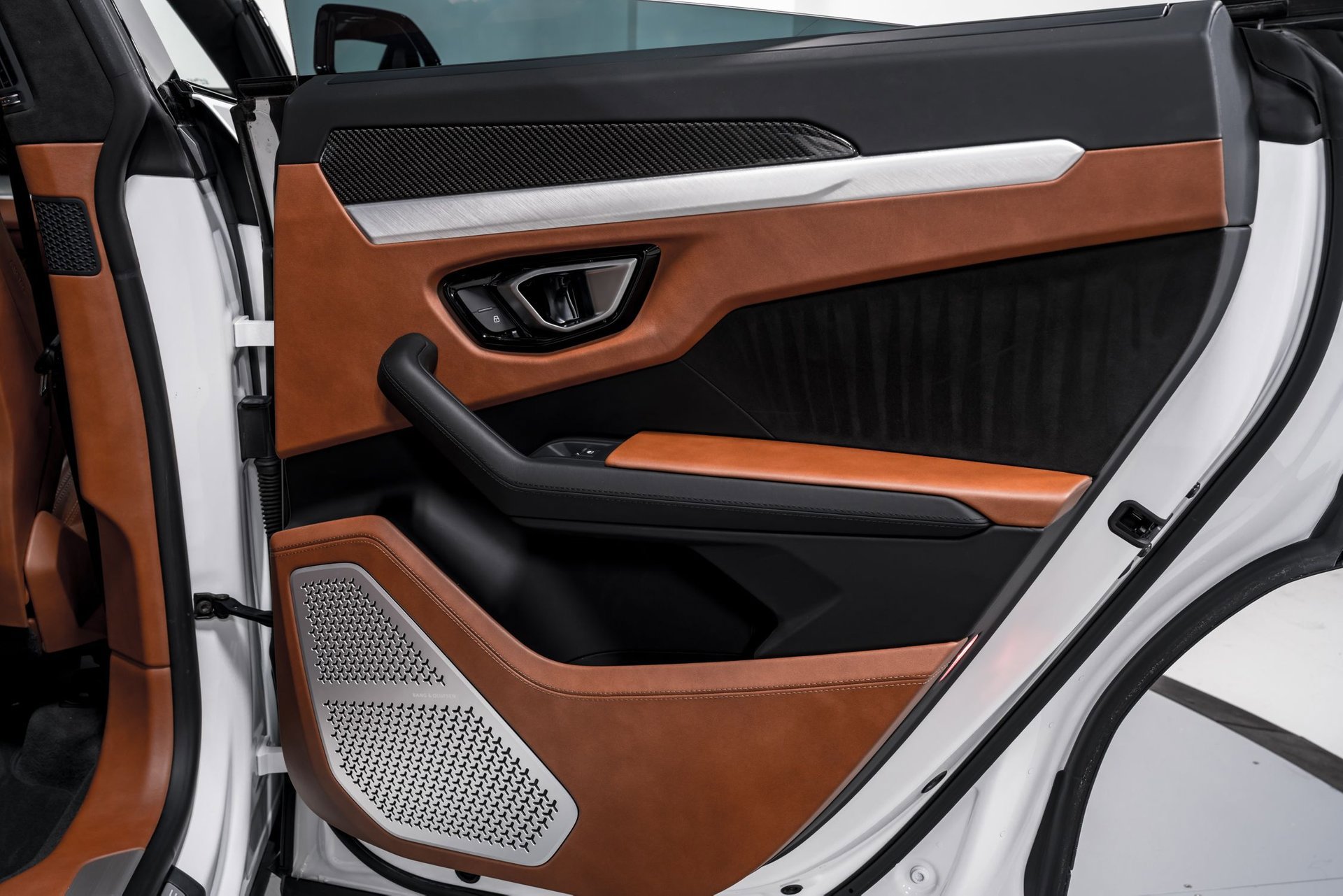 Used 2022 Lamborghini Urus image 35
