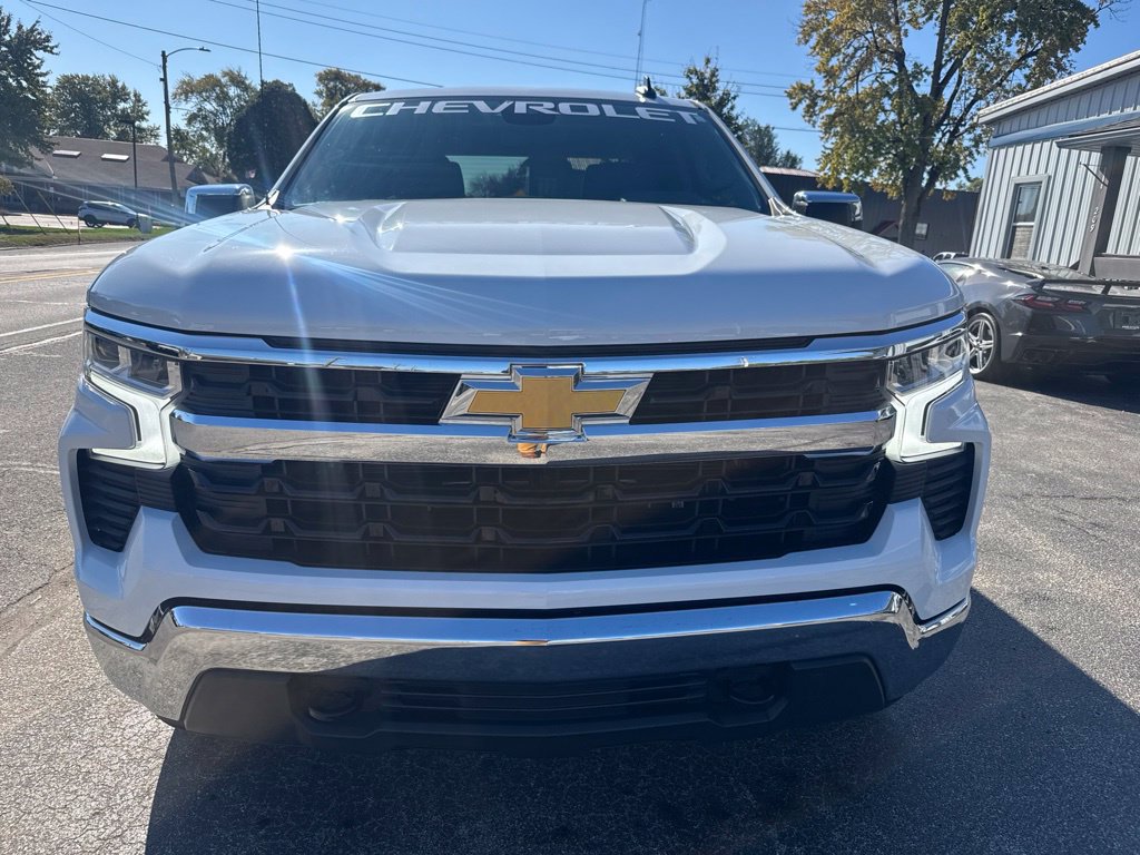 Used 2023 Chevrolet Silverado 1500 LT AWD/4WD image 2