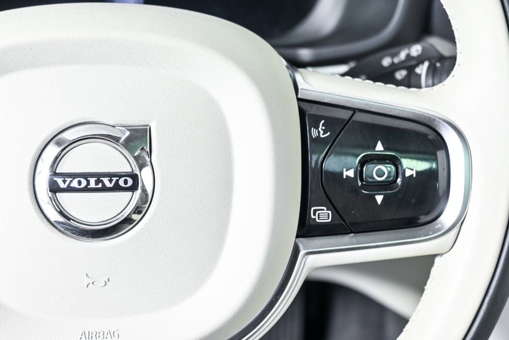 Certified 2025 Volvo V60 B5 Cross Country Plus AWD/4WD image 12