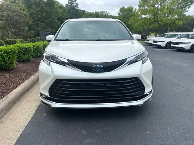 Used 2021 Toyota Sienna XLE w/ XLE Plus Package FWD image 9