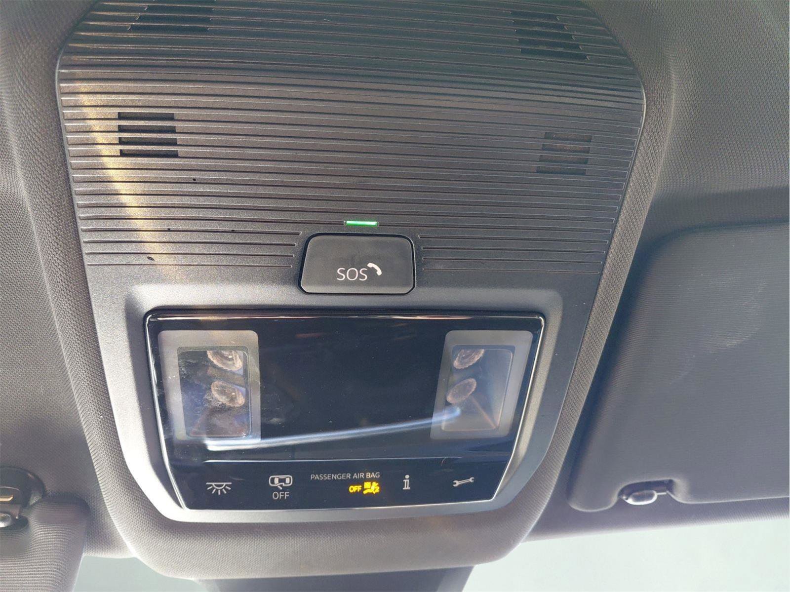 Used 2025 Volkswagen Atlas Cross Sport SE image 36