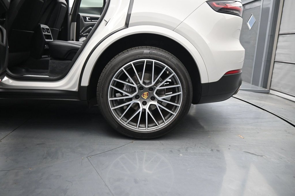 Used 2021 Porsche Cayenne AWD/4WD image 18