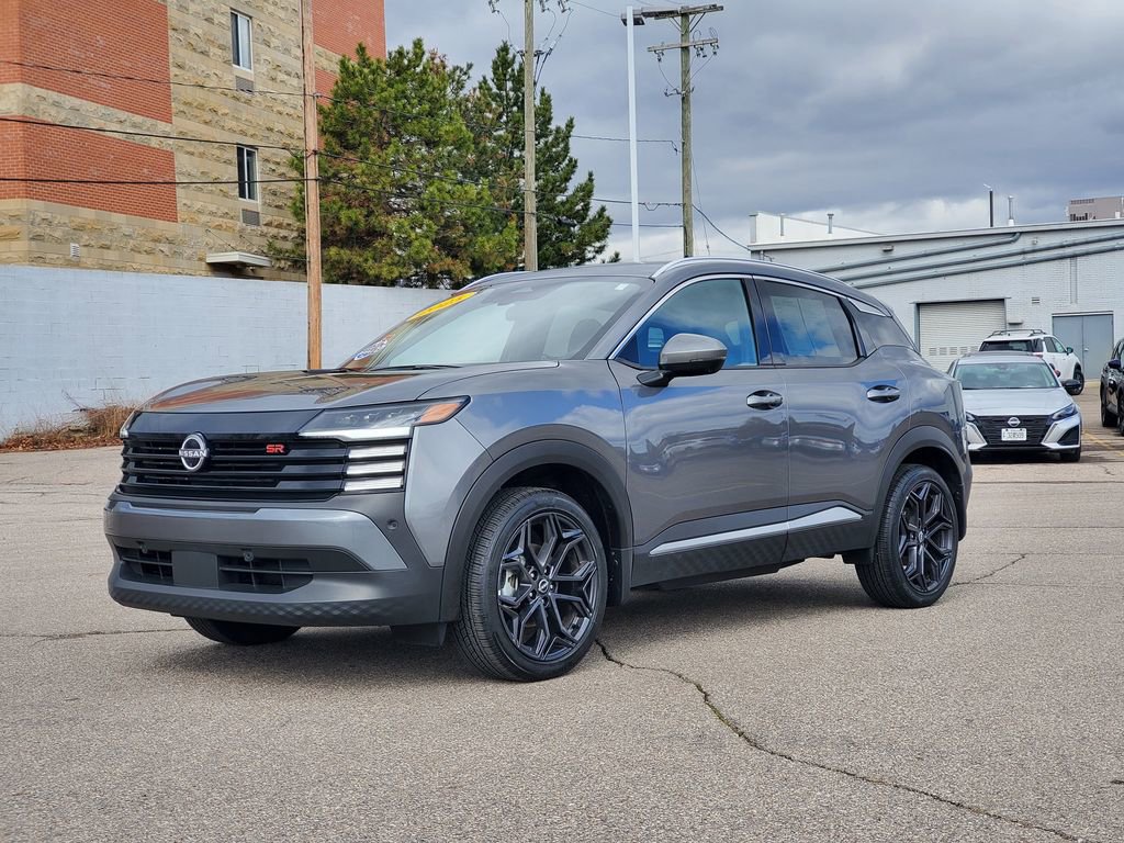 Used 2025 Nissan Kicks SR AWD/4WD image 2