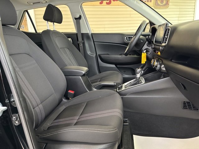 Used 2023 Hyundai Venue SEL image 24