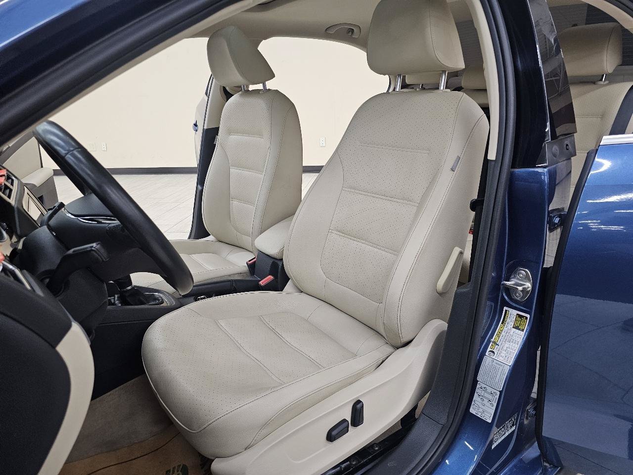 Used 2015 Volkswagen Jetta SEL Premium FWD image 15