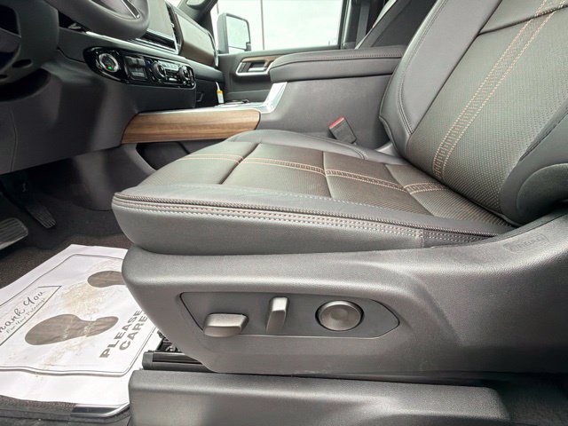 New 2026 Chevrolet Silverado 2500 High Country w/ LPO, Dark Essentials Package AWD/4WD image 24