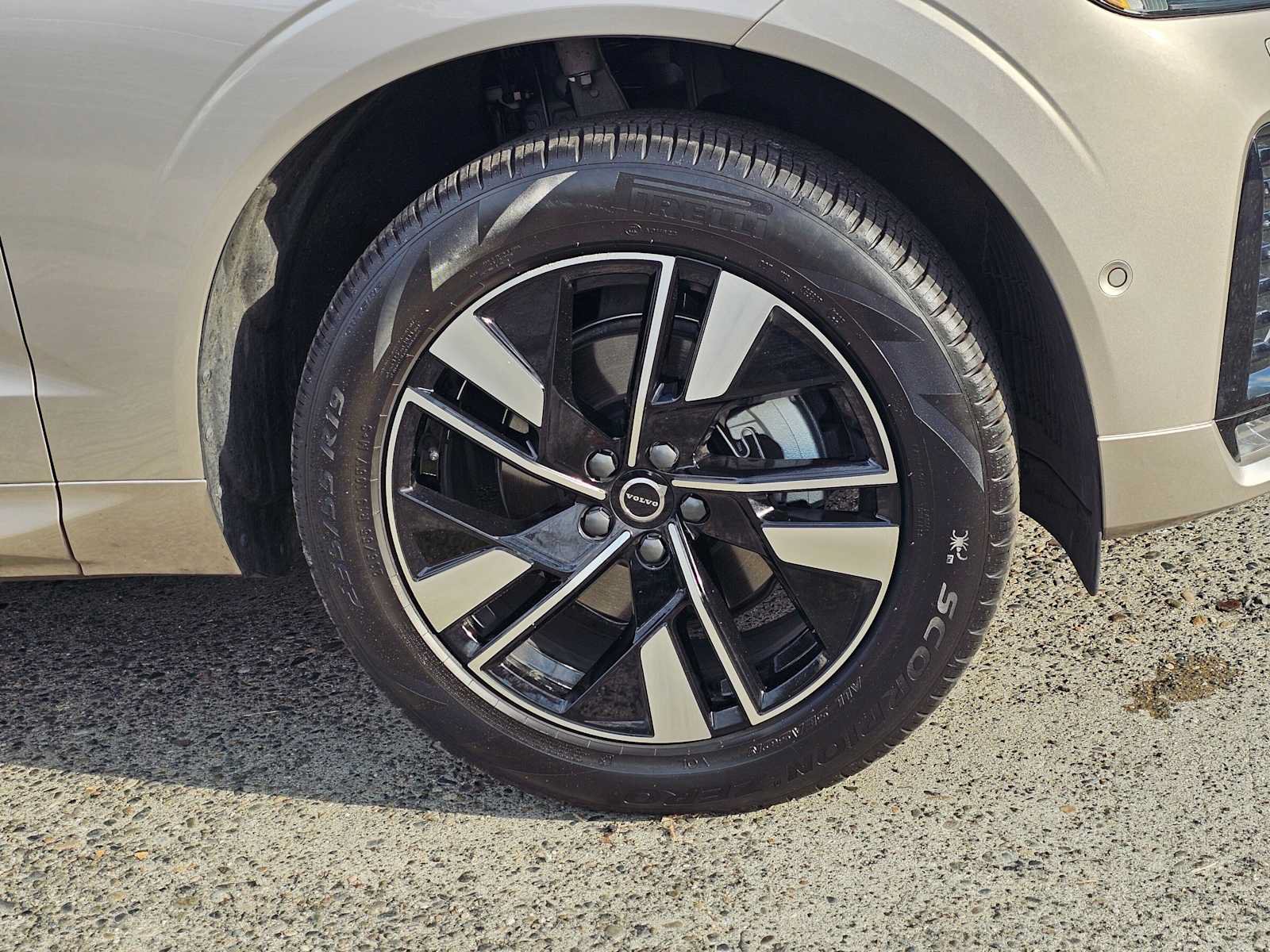 Used 2026 Volvo XC60 B5 Plus w/ Protection Package Premier AWD/4WD image 9