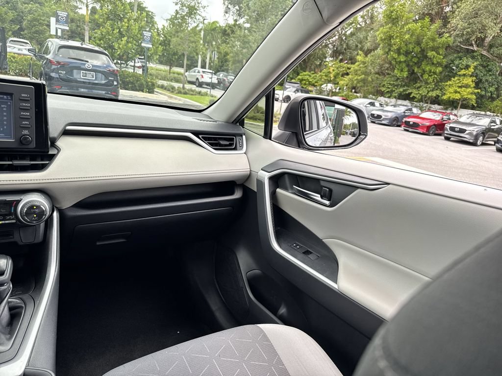 Used 2019 Toyota RAV4 XLE FWD image 15