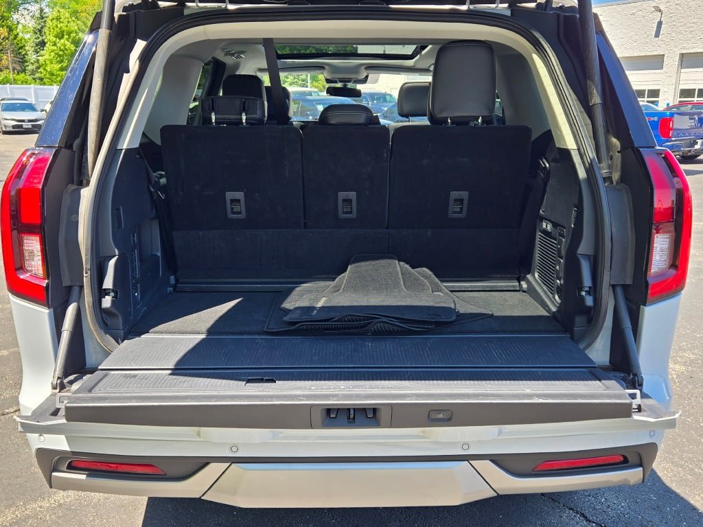 Used 2025 Ford Expedition Platinum AWD/4WD image 16