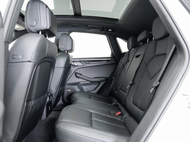Certified 2025 Porsche Macan AWD/4WD image 24