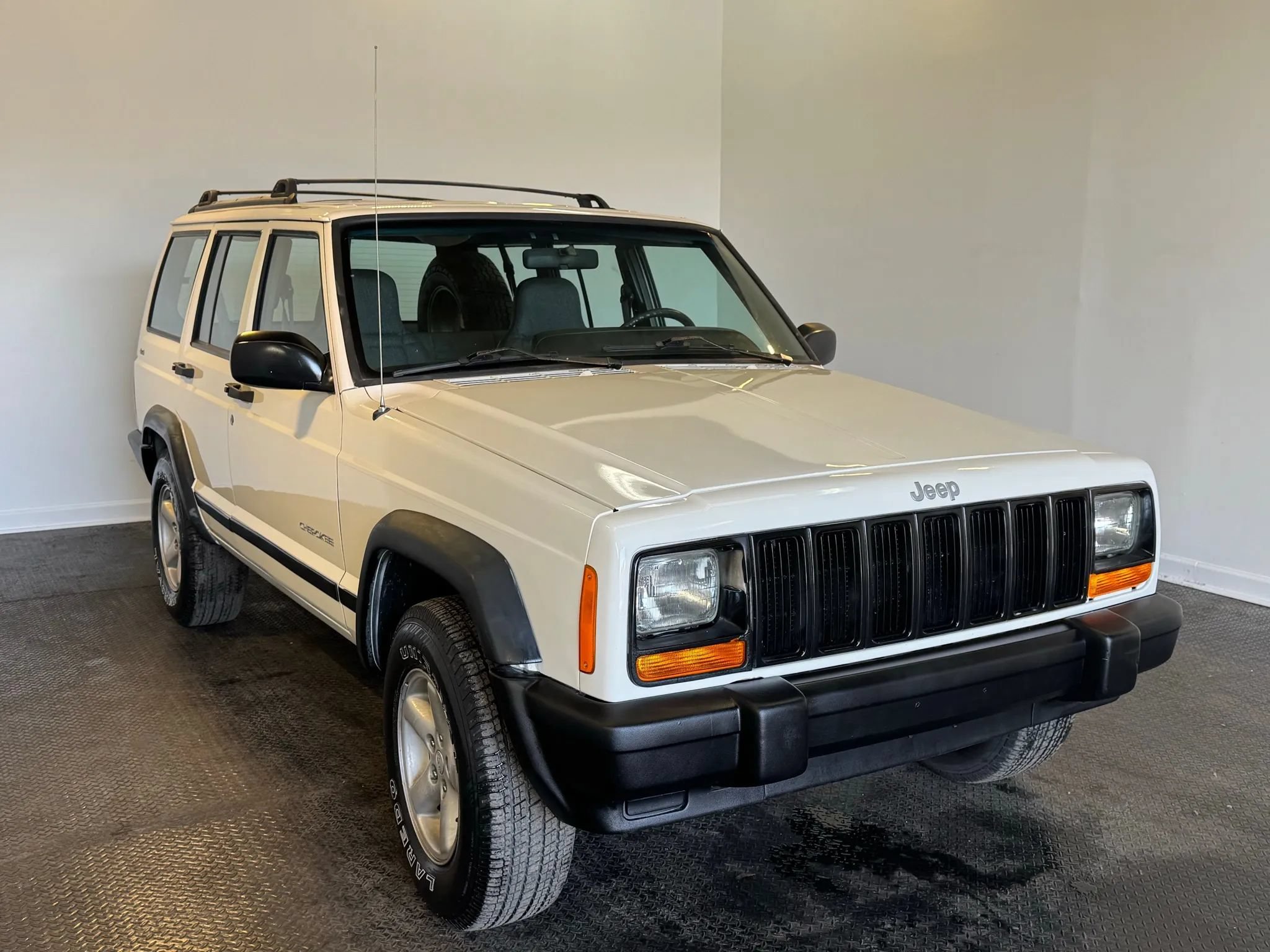 Used 2000 Jeep Cherokee SE AWD/4WD image 3